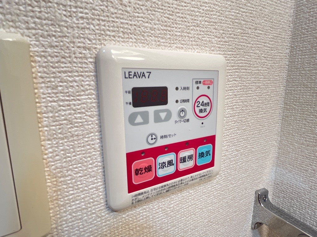 拡大写真:スウィートクローバー 1階101の浴室乾燥機