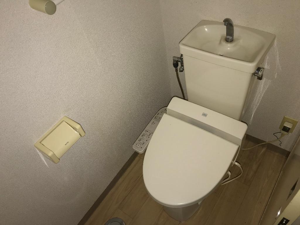 拡大写真:プラドール松田A 1階102のトイレ