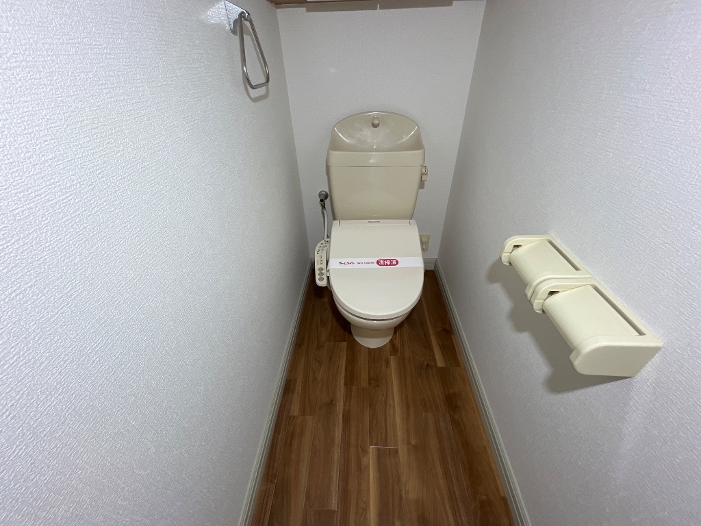 拡大写真:サンモール 1階101のシャワー付トイレ