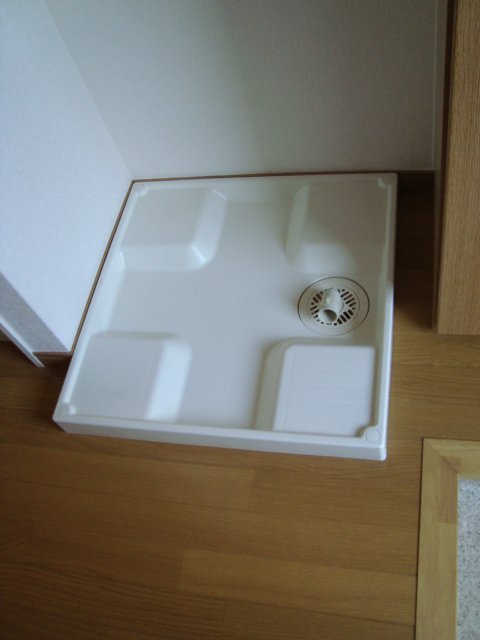 拡大写真:リバーアップ六実 2階201の洗濯機置場(イメージ)