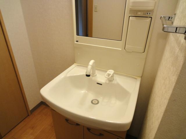 拡大写真:ロイヤルコート 1階103の洗髪洗面化粧台