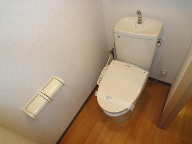 拡大写真:ロイヤルコート 1階103の温水洗浄便座