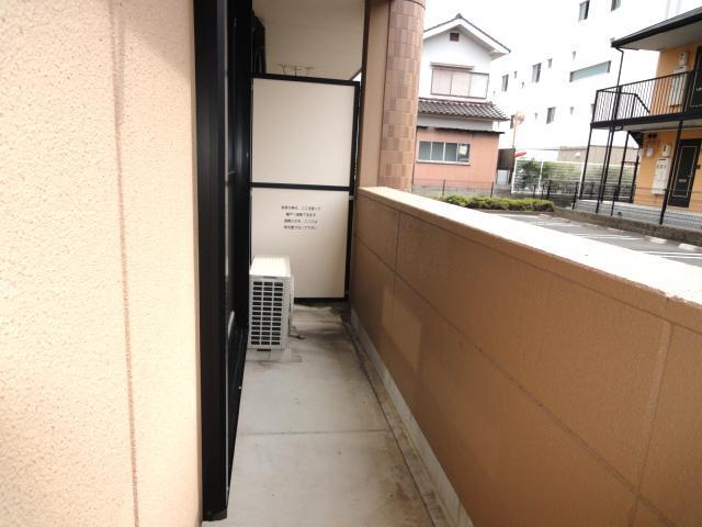 拡大写真:ロイヤルコート 1階103のベランダ