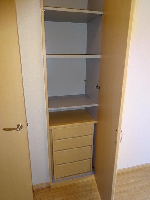 拡大写真:メゾンひばりヶ丘弐番館 2階00205の収納