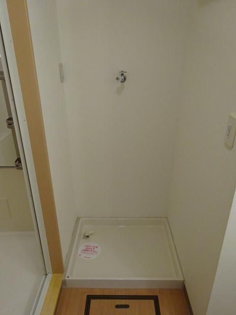 拡大写真:メゾンひばりヶ丘弐番館 2階00205の洗濯機置場