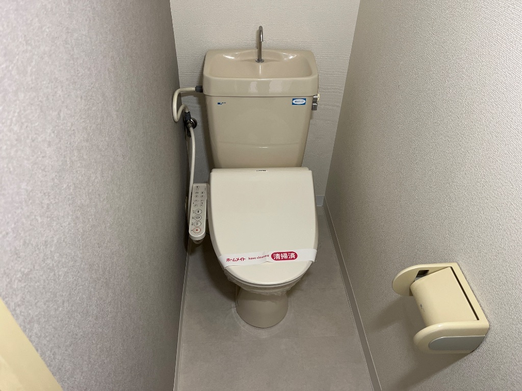 拡大写真:コーポラス中川 3階303のシャワー付トイレ