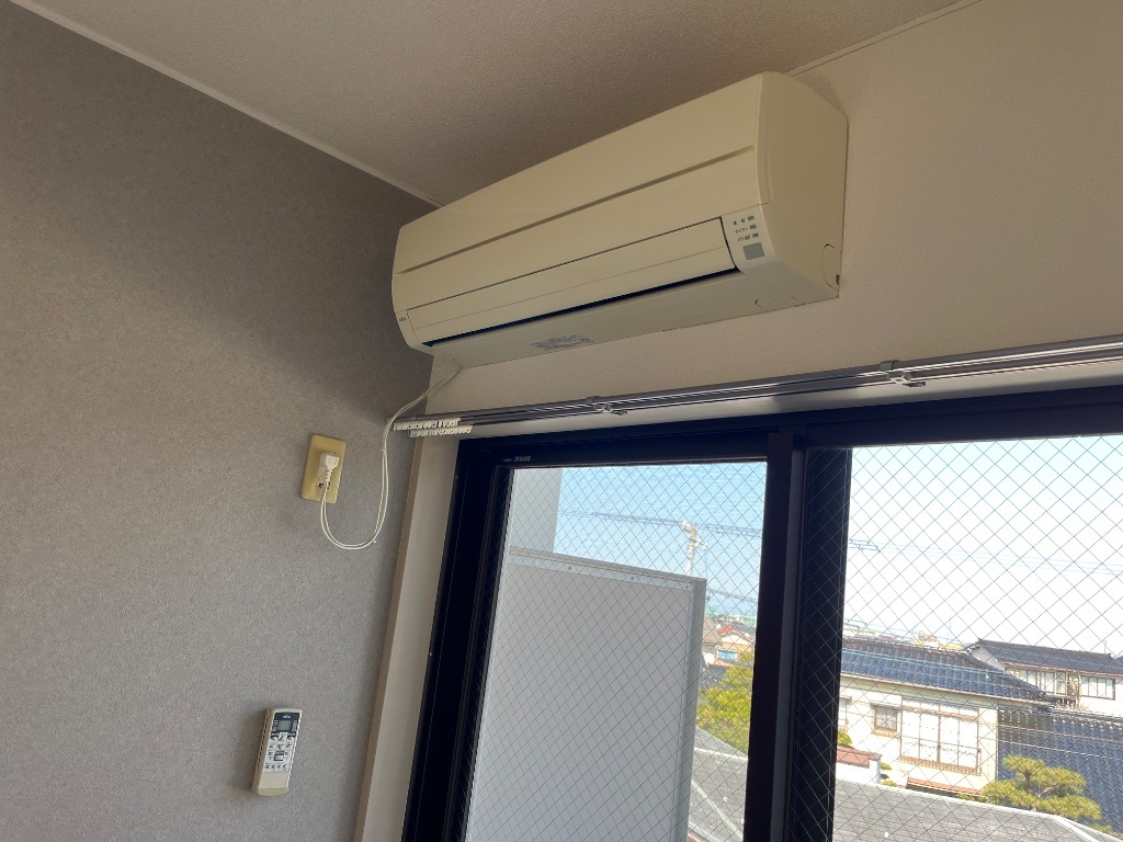 拡大写真:コーポラス中川 3階303のエアコン①