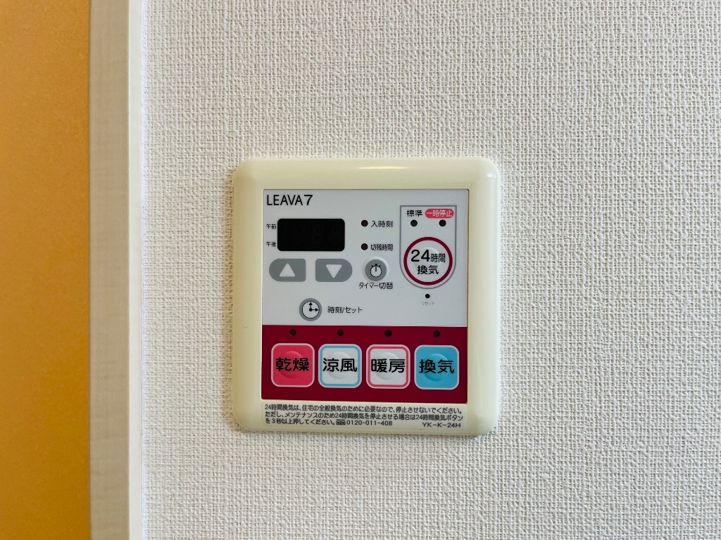 拡大写真:パークアヴェニュー 2階201の浴室乾燥機