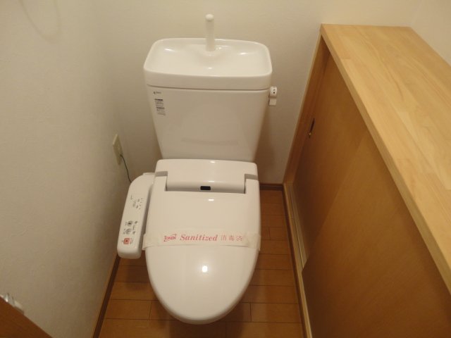 拡大写真:クレシア大高台 1階103のシャワー付トイレ