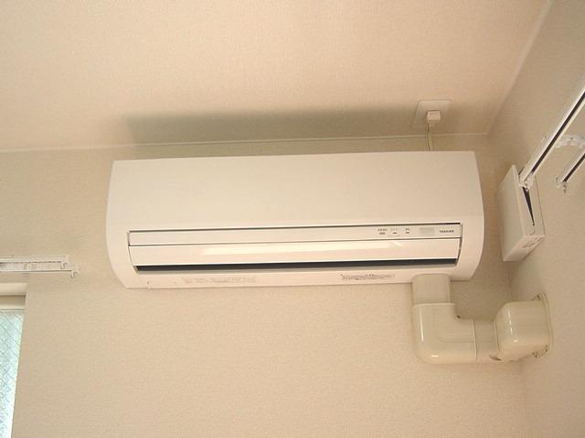 拡大写真:サンヴィレッジ Ⅱ 1階105のエアコン