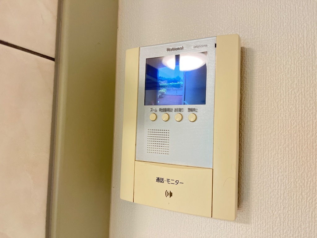 拡大写真:アンフィール 1階102のカメラ付インターホン