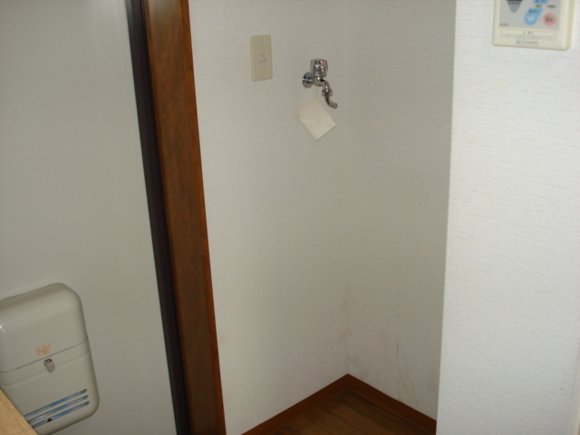 拡大写真:ハピネス吉富 2階203の室内洗濯機置場(イメージ)