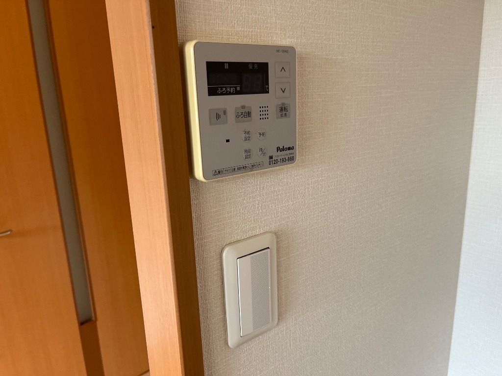 拡大写真:マーキュリーパレスⅡ 2階203の給湯リモコン