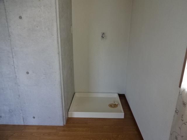 拡大写真:リヴィエラ二葉町 6階605の洗濯機置場