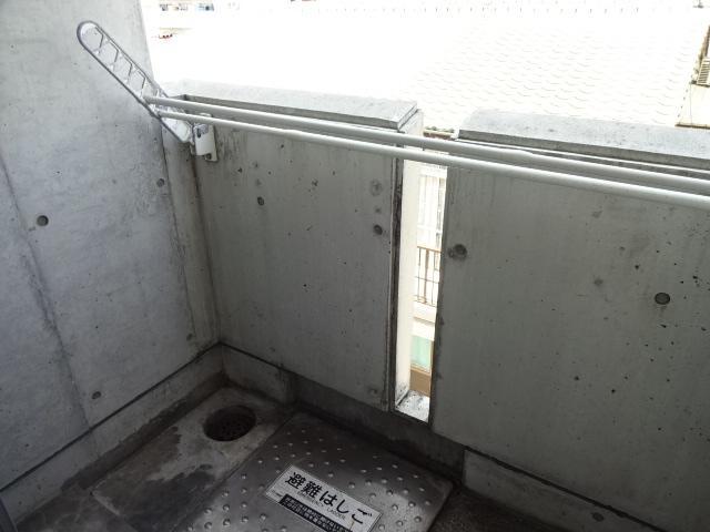拡大写真:リヴィエラ二葉町 6階605のベランダ