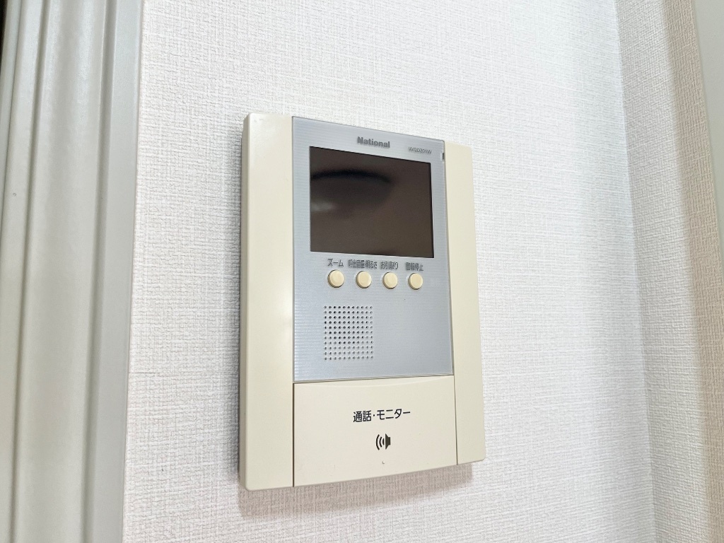 拡大写真:スカイ・ピース 1階101のカメラ付インターホン