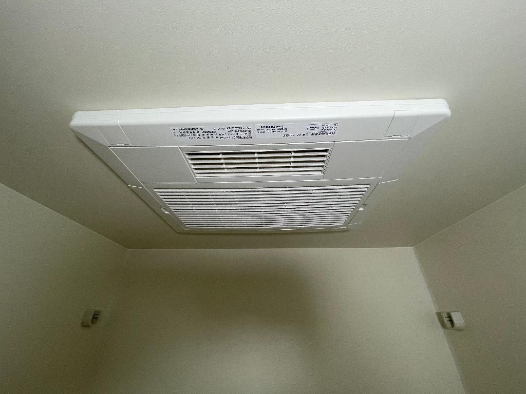 拡大写真:フローラ滑川 1階102の浴室乾燥機