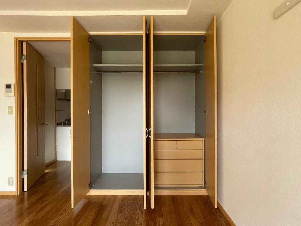 拡大写真:フローラ滑川 1階102のクローゼット