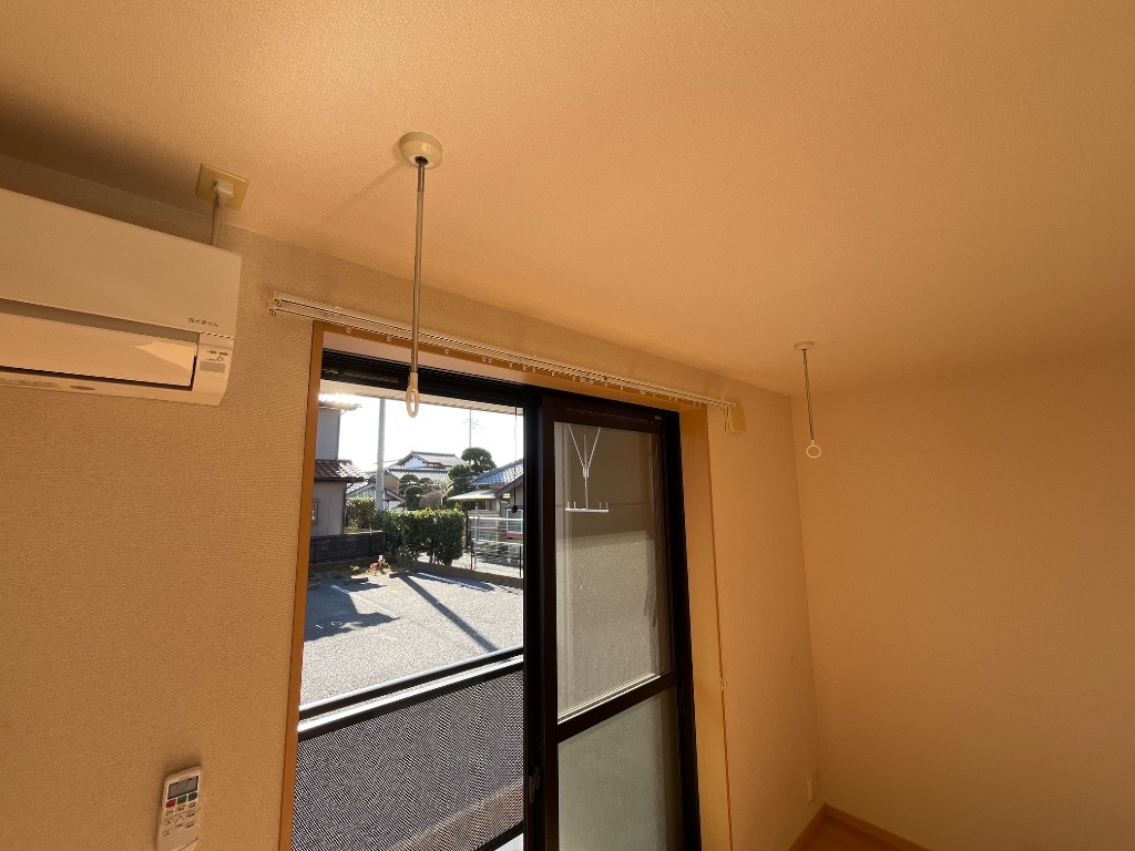 拡大写真:サンモール 1階103の室内物干し