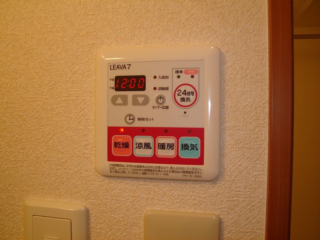 拡大写真:サンコート東原 2階203の浴室乾燥機