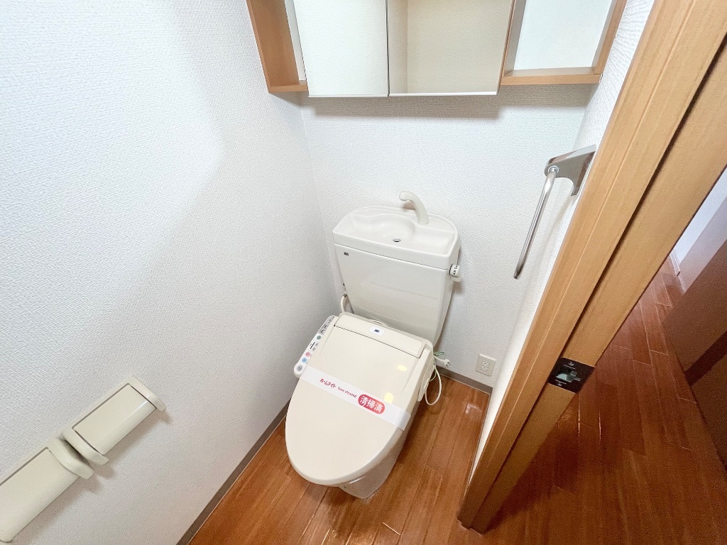 拡大写真:まほらま2番館 3階301のシャワー付トイレ