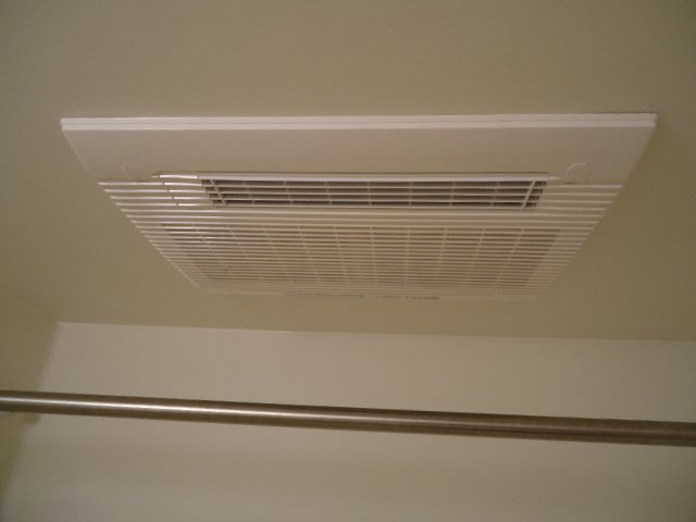 拡大写真:S・K・S 1階102の浴室乾燥機