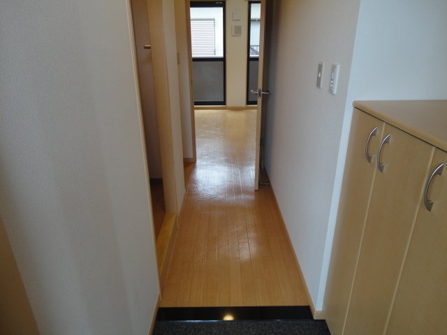 拡大写真：シティー　ハイム　美濃加茂（Ｃｉｔｙ　Ｈｅｉｍ　美濃加茂） 2階203の玄関