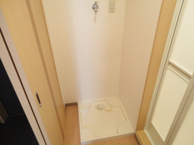 拡大写真：シティー　ハイム　美濃加茂（Ｃｉｔｙ　Ｈｅｉｍ　美濃加茂） 2階203の洗濯機置場