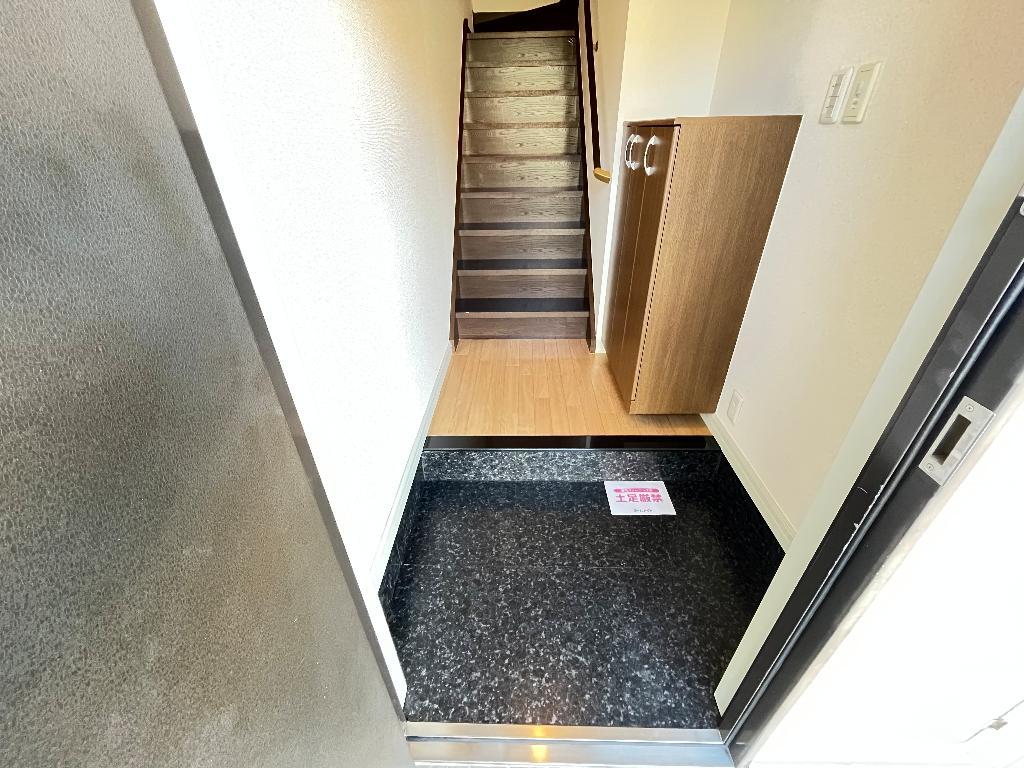 拡大写真:マシェリ 2階205の玄関