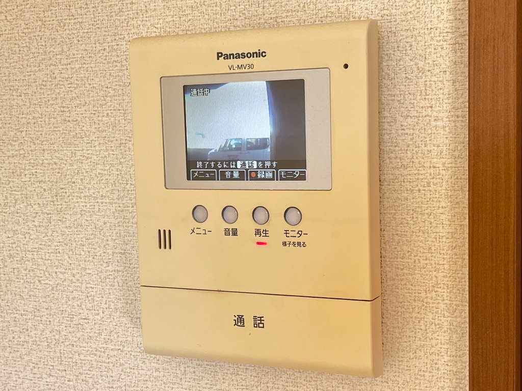 拡大写真:ファーストヒルズ 1階101のカメラ付インターホン