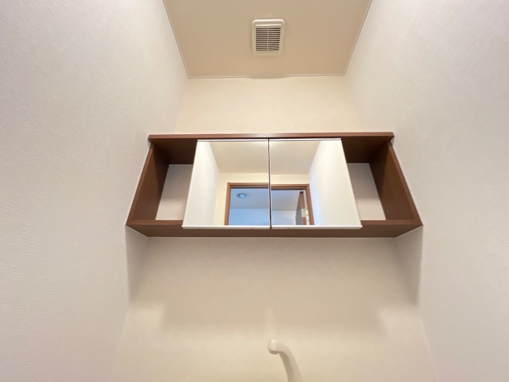 拡大写真:ポラリス 2階202のトイレ収納