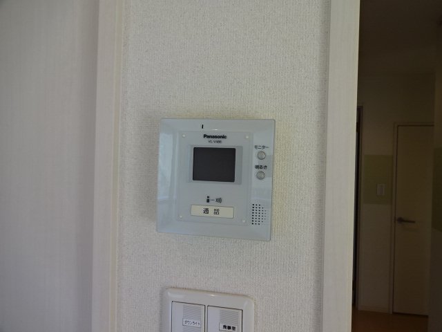 拡大写真:ラ・シェーブル・セゾン 1階101のカメラ付インターホン