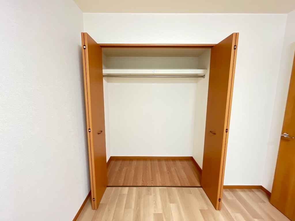 拡大写真:クレストール川島 1階103の洋室のクローゼット(イメージ)