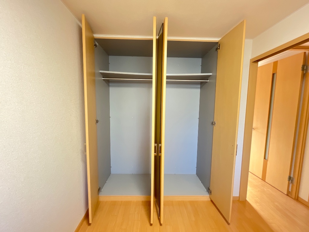 拡大写真:クレストールアン 1階103のクローゼット