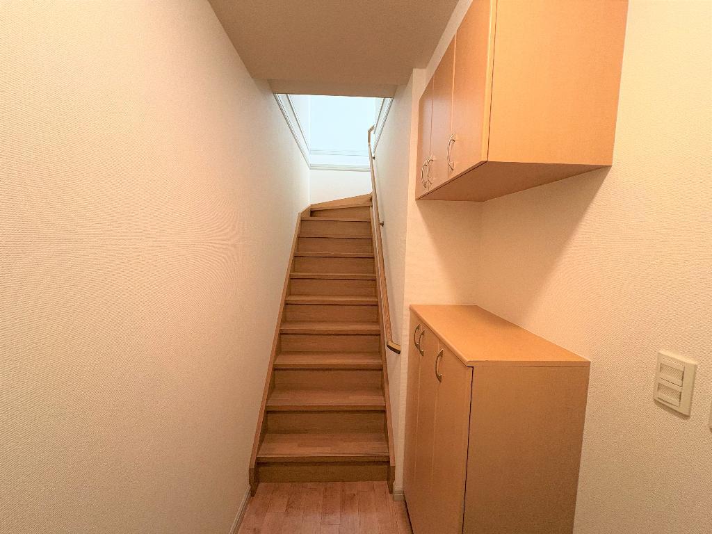 拡大写真:HOPE HOUSE 2階205の階段