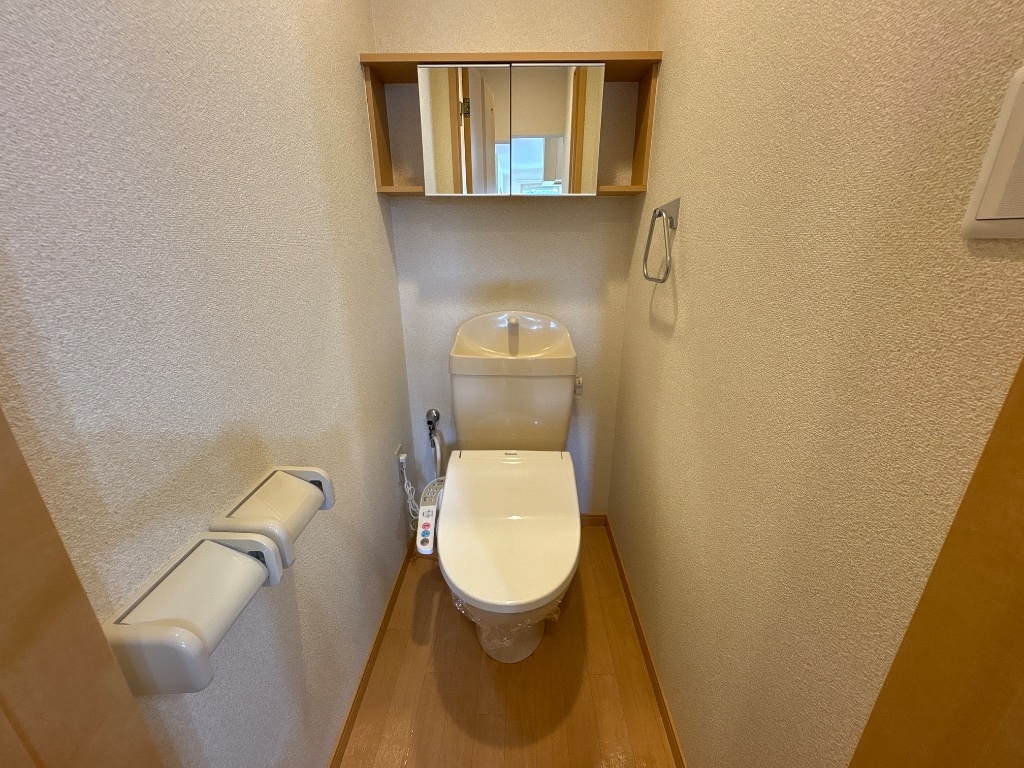 拡大写真:CasaBonneur 2階206の温水洗浄便座