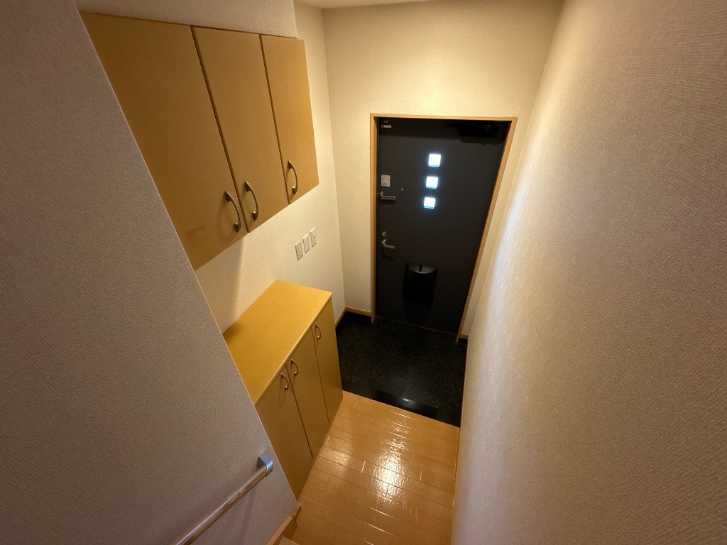 拡大写真:CasaBonneur 2階206の玄関