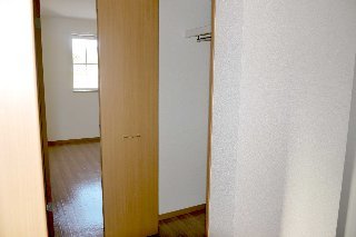 拡大写真:カーサ・エスペランサ 2階202の収納
