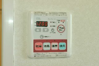 拡大写真:カーサ・エスペランサ 2階202の浴室換気乾燥機