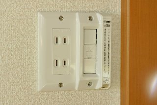 拡大写真:カーサ・エスペランサ 2階202のコンセント