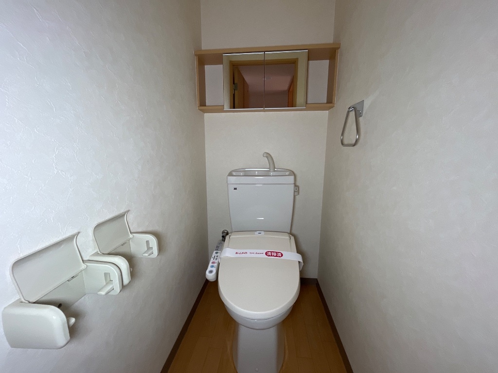 拡大写真:サンハイツ室尾 2階201のシャワー付きトイレ