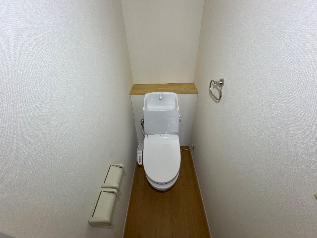 拡大写真：ラビエール 1階00102のシャワー付トイレ