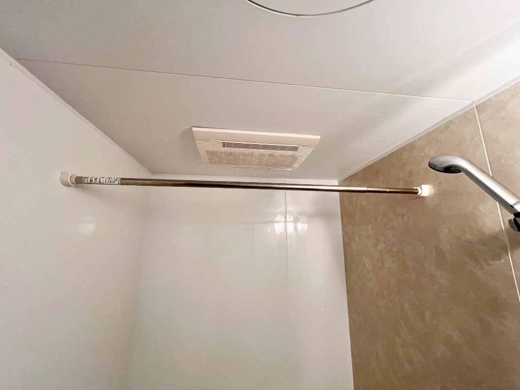 拡大写真:ブルーローズ 3階303の浴室乾燥機