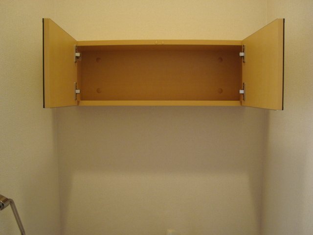 拡大写真:ヒール・コート 1階101のトイレ収納