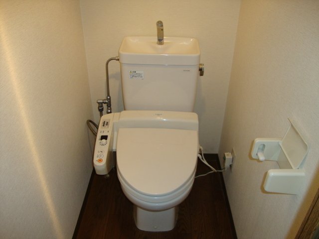 拡大写真:ラトリシエール 4階407のシャワー付トイレ