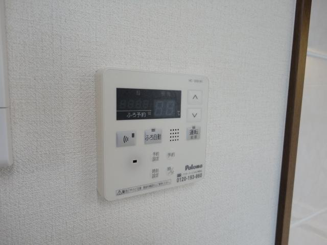 拡大写真:アンジュー 壱号館 1階102の給湯リモコン