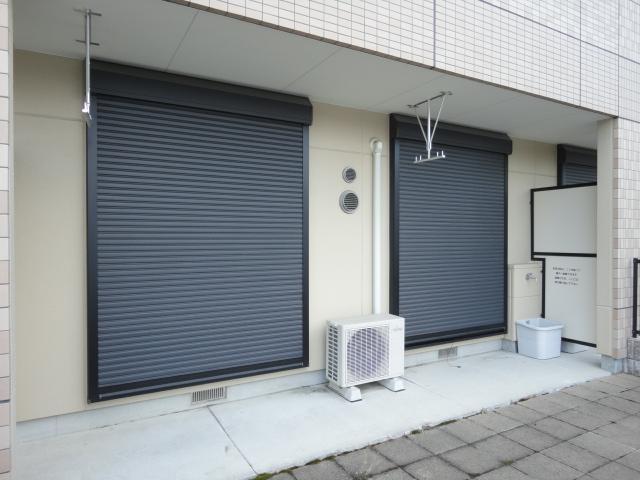 拡大写真:アンジュー 壱号館 1階102の窓シャッター