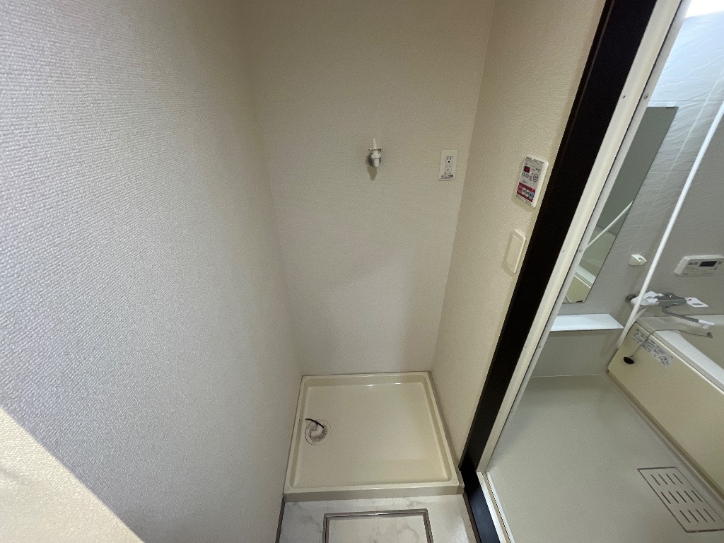 拡大写真:ノーブル ピュア 1階102の洗濯機置場