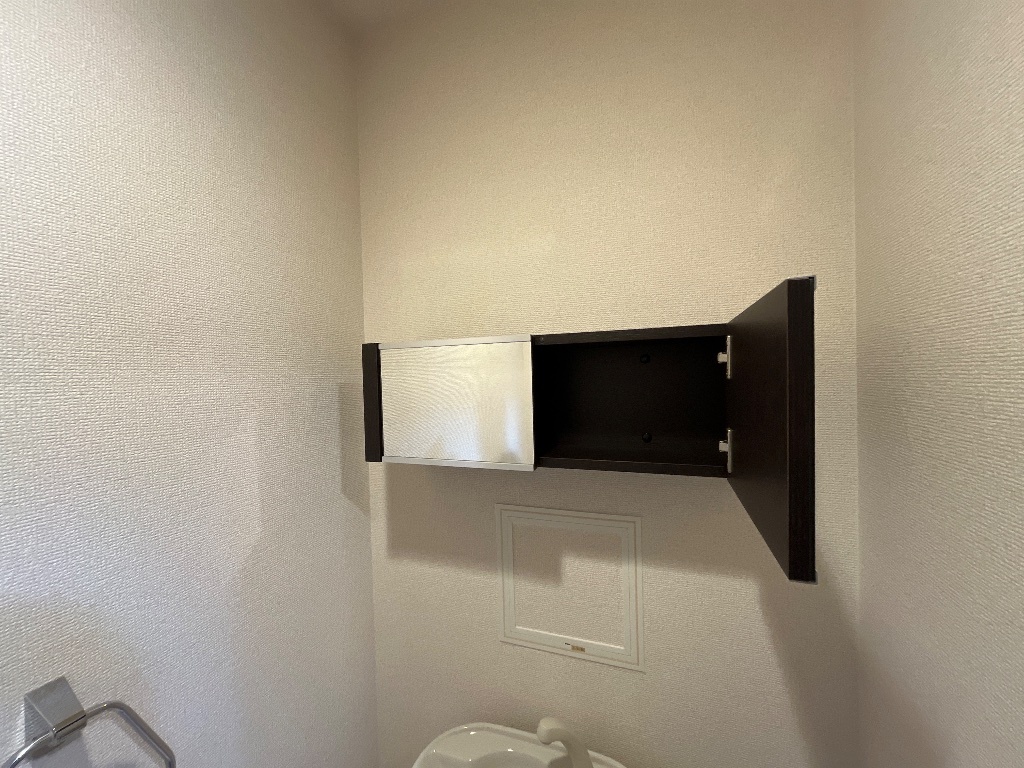 拡大写真:ノーブル ピュア 1階102のトイレ収納