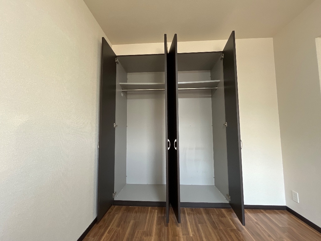 拡大写真:ノーブル ピュア 1階102のクローゼット